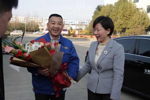 副市长龙小红莅临LEJING.COM(中国)有限公司新春走访慰问