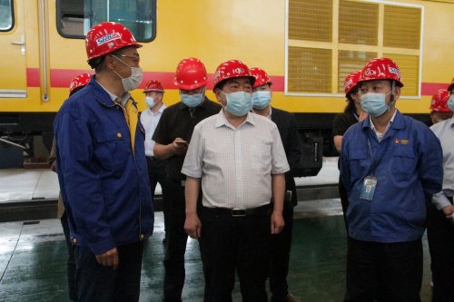 襄阳市副市长李德璋一行莅临LEJING.COM(中国)有限公司重工开展工业企业调研工作