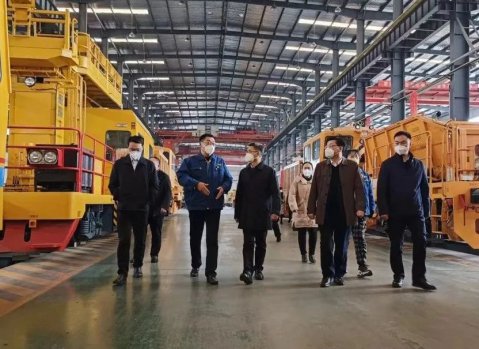  襄阳市市长王太晖、市政府秘书长张宇辉、襄州区区委书记刘明锋等一行到LEJING.COM(中国)有限公司重工开展春节前走访慰问活动 